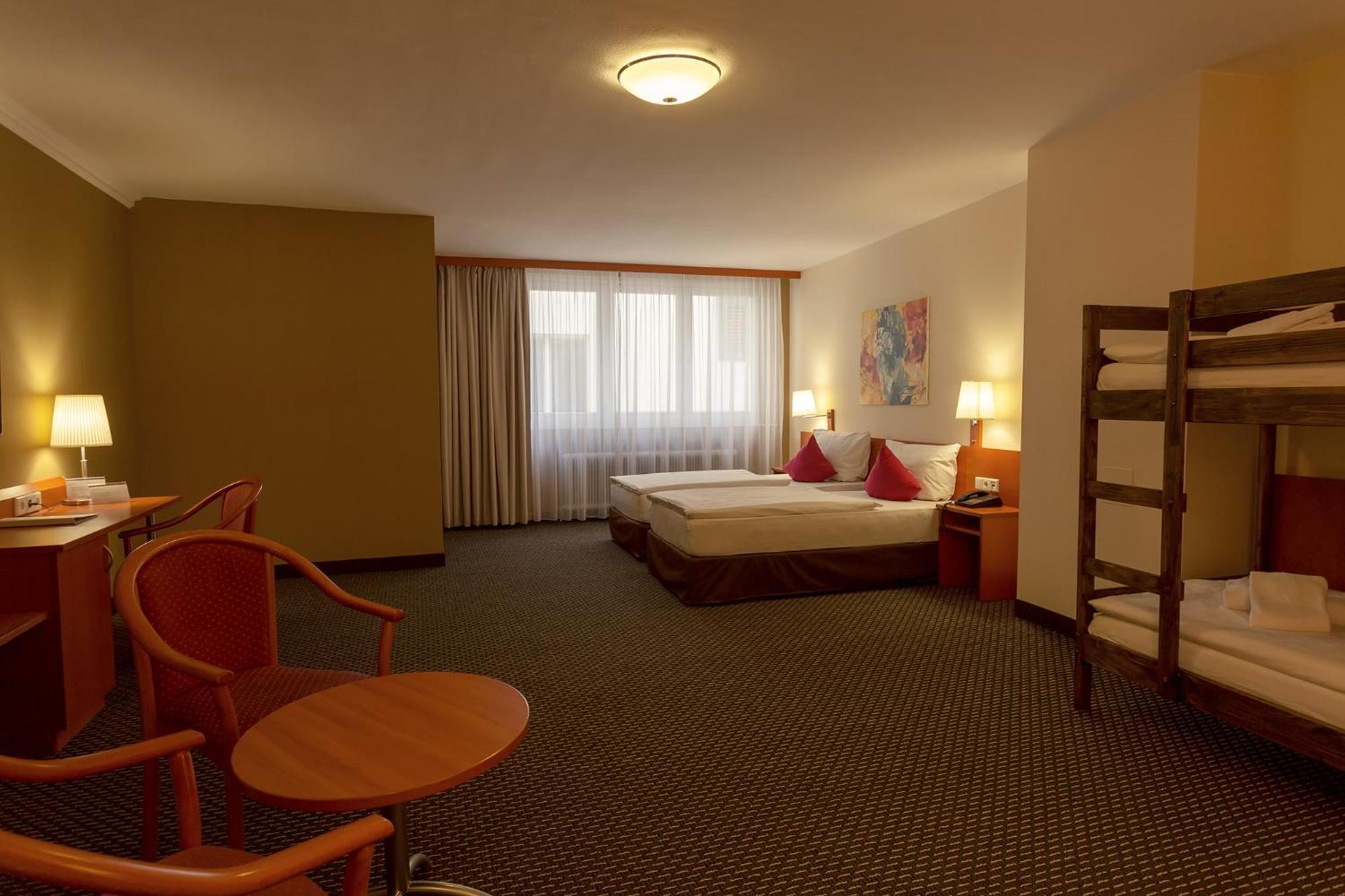 Central Hotel Löwen Feldkirch Rum bild